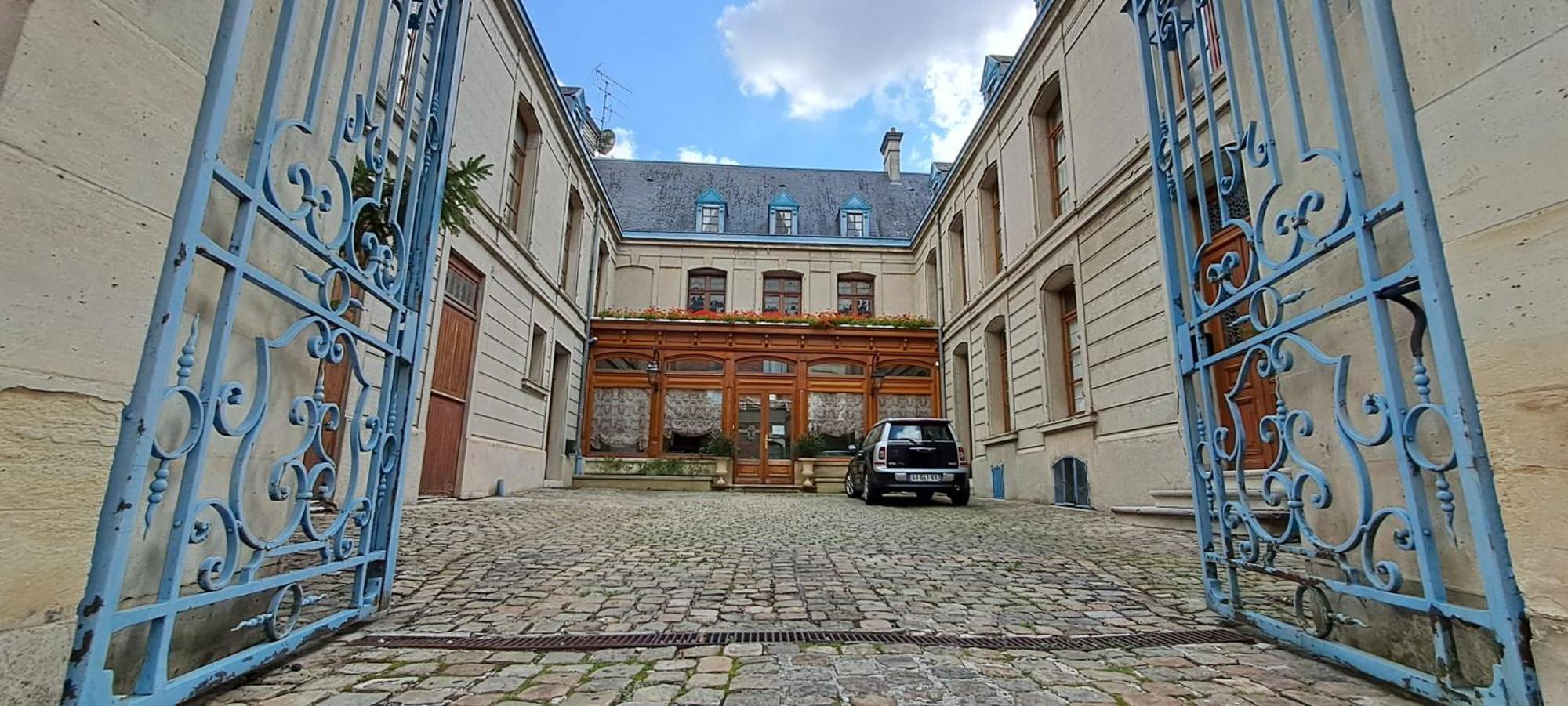 Hotel Particulier Des Canonniers Saint-Quentin  Eksteriør bilde